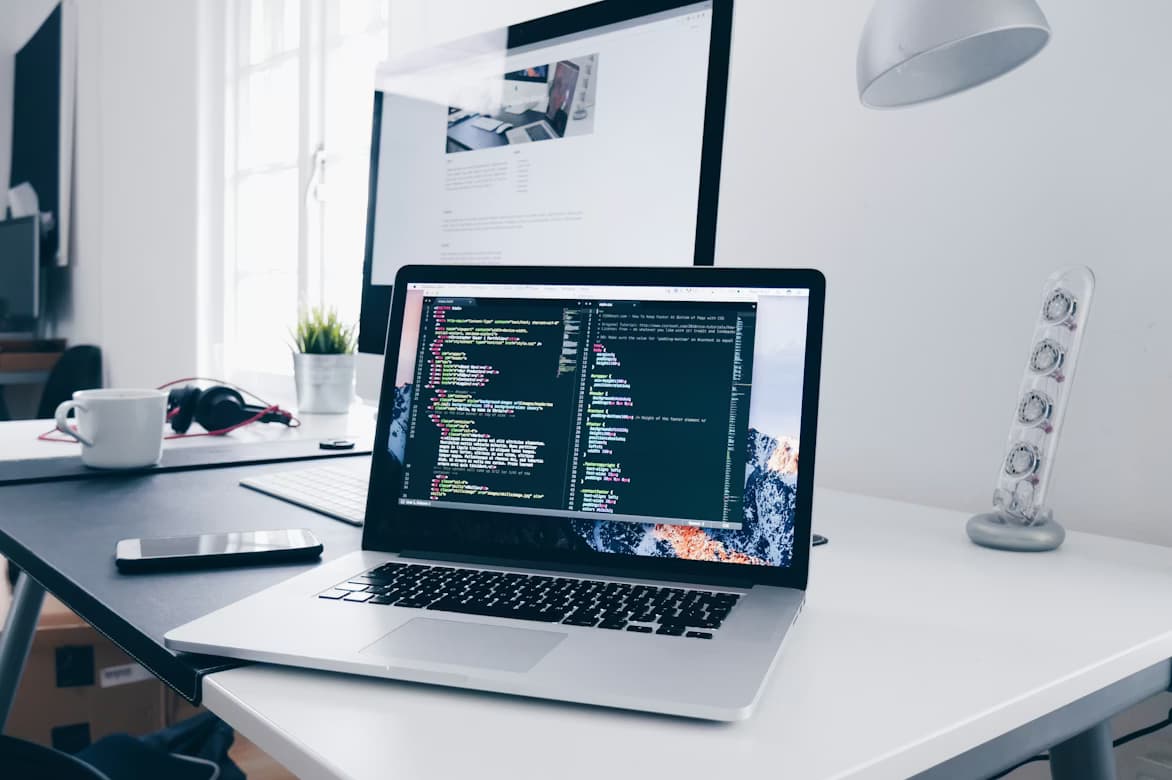 Transformasi Digital B2B: Mengapa Sistem Custom Lebih Unggul daripada Template?